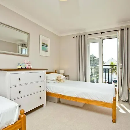Fistral Beachside Escape - Dramatic Ocean Views *