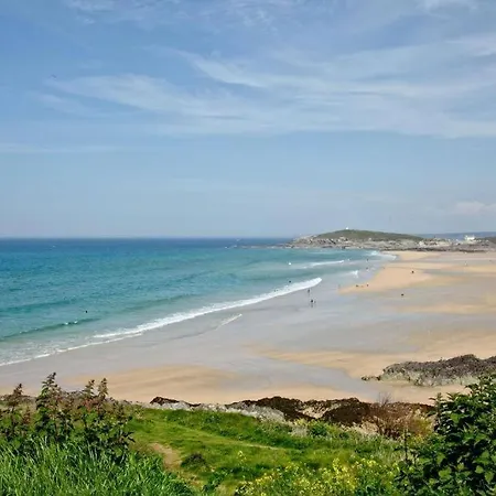 Fistral Beachside Escape - Dramatic Ocean Views Apartment *