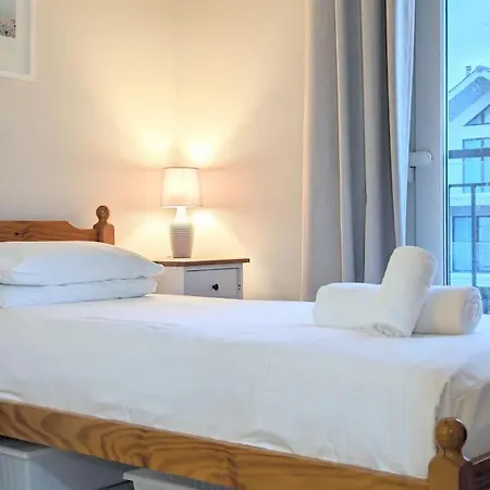 Fistral Beachside Escape - Dramatic Ocean Views Apartment *
